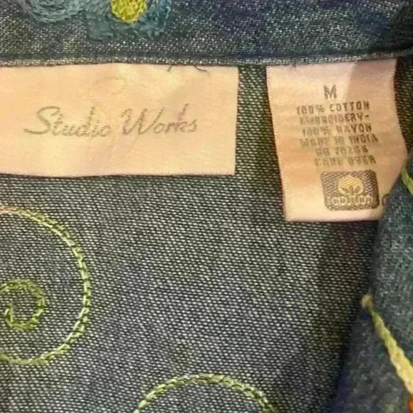 Studio Works Embroidered Floral Button Up Lightweight Denim Jacket Size Medium - Picture 6 of 10